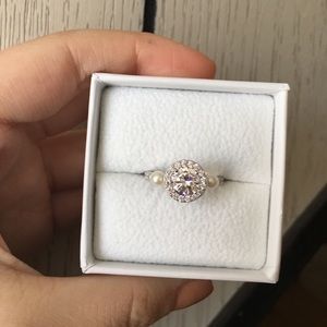 A beautiful sterling silver round ring!